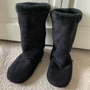 Fuzzy soft cozy slippers